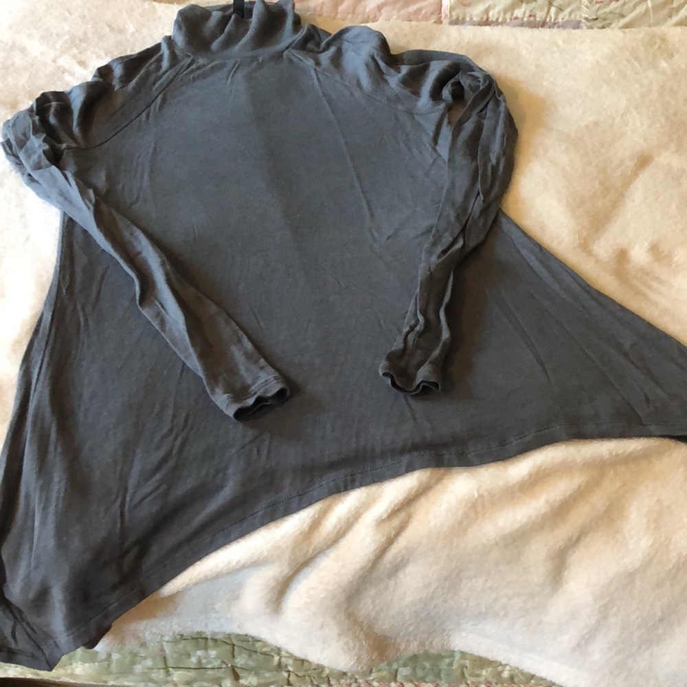 BCBG Adorable top!!